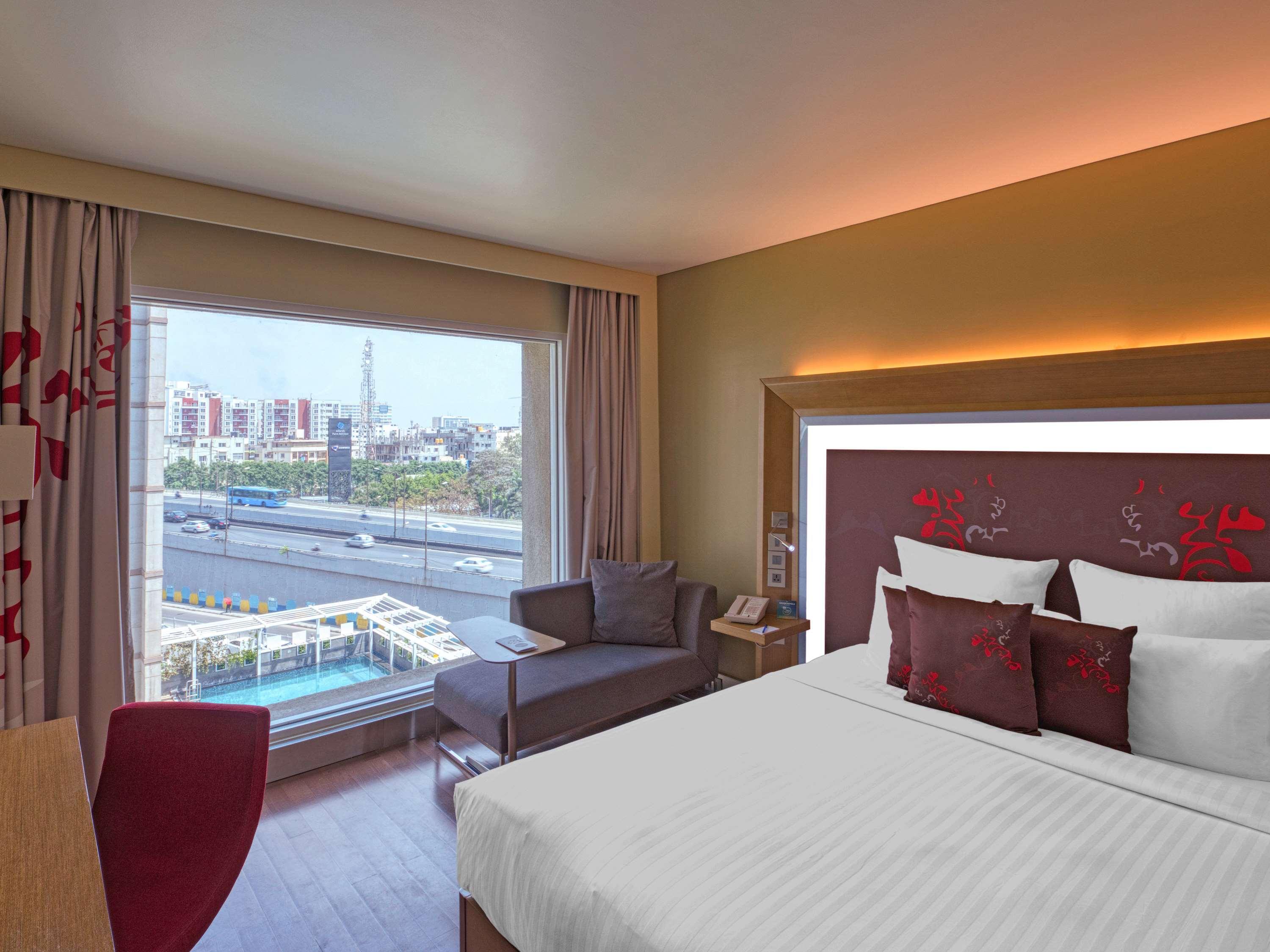 Novotel Bengaluru Outer Ring Road Экстерьер фото
