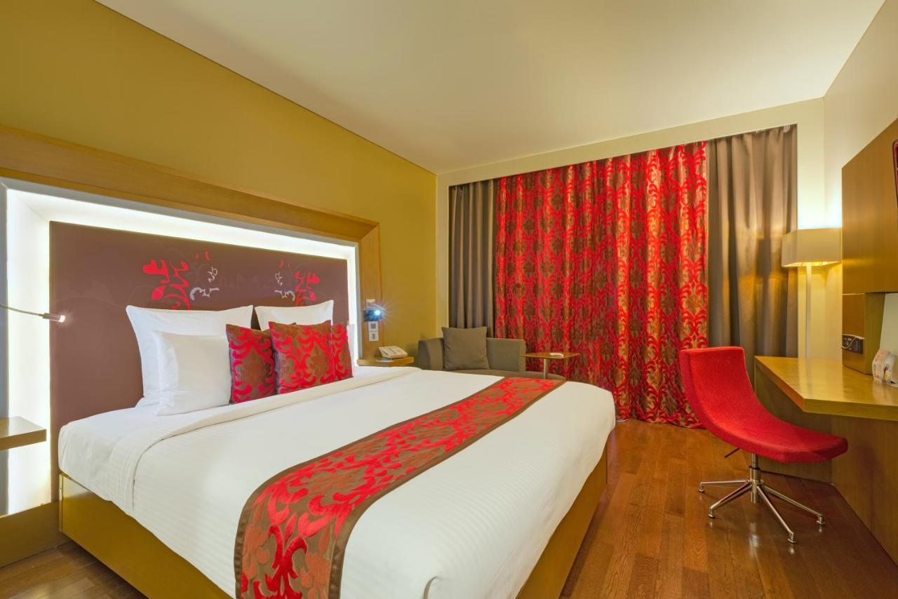 Novotel Bengaluru Outer Ring Road Экстерьер фото