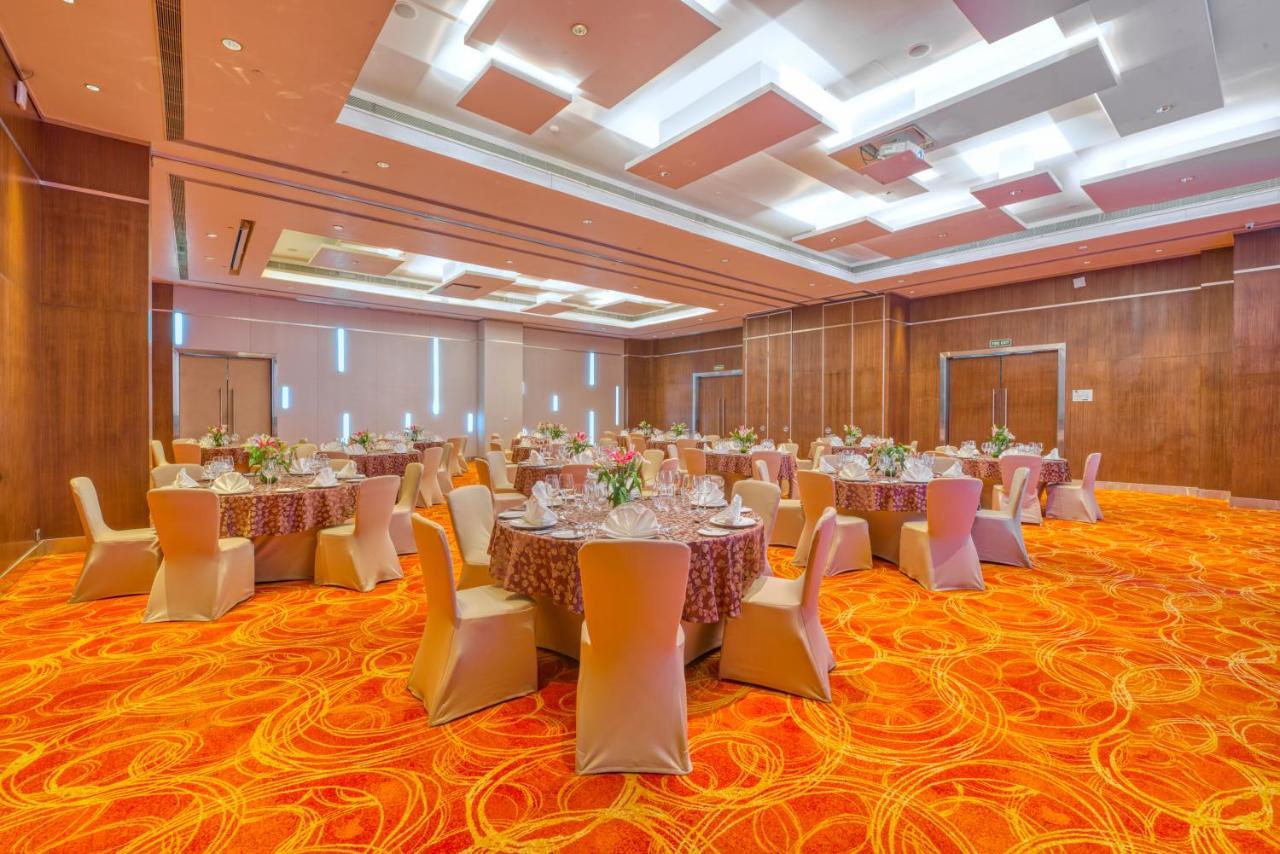 Novotel Bengaluru Outer Ring Road Экстерьер фото