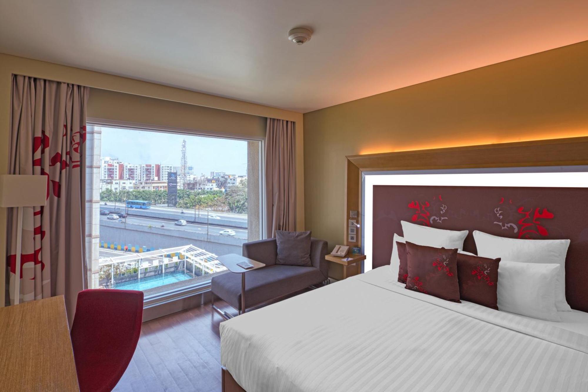 Novotel Bengaluru Outer Ring Road Экстерьер фото