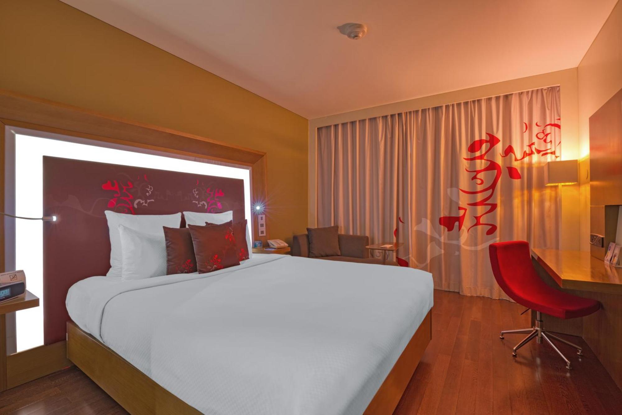 Novotel Bengaluru Outer Ring Road Экстерьер фото