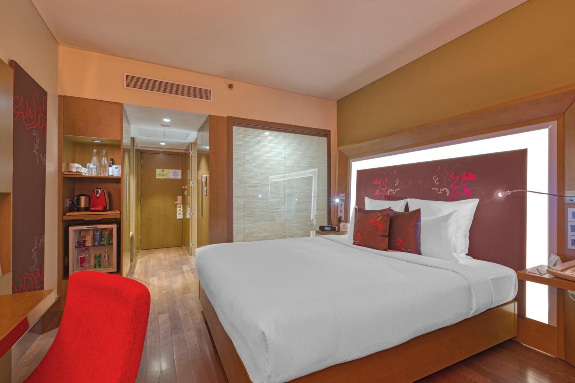 Novotel Bengaluru Outer Ring Road Экстерьер фото