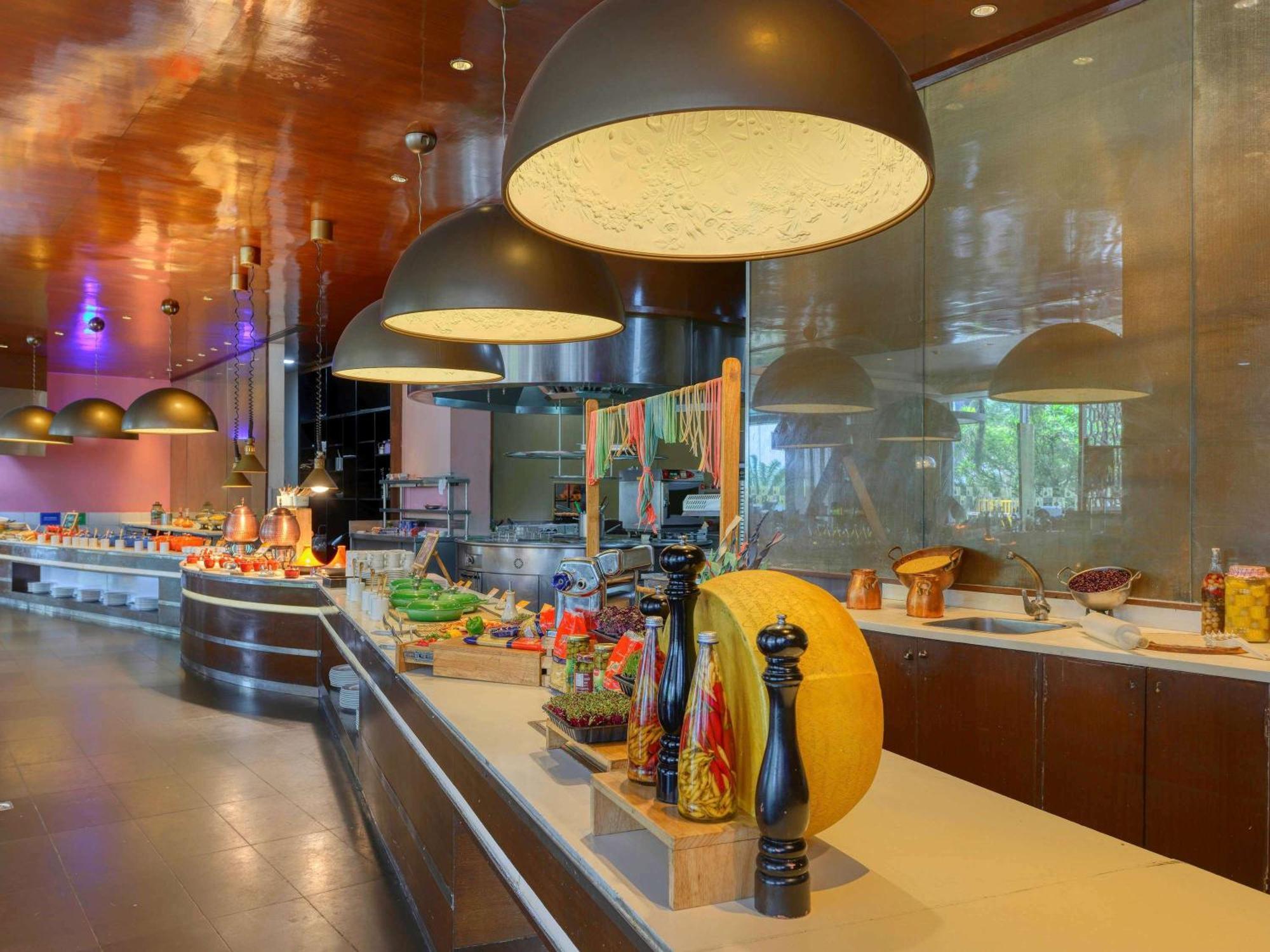Novotel Bengaluru Outer Ring Road Экстерьер фото