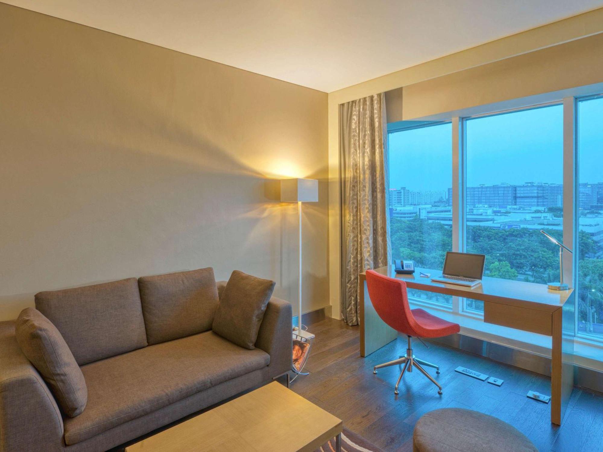 Novotel Bengaluru Outer Ring Road Экстерьер фото